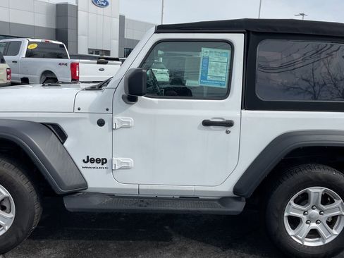 Used 2023 Jeep Wrangler Sport S image 3