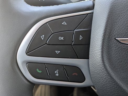 Used 2024 Chrysler Pacifica Touring-L image 26