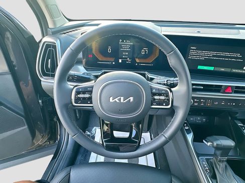 Used 2025 Kia Sorento S w/ Panoramic Sunroof Package image 11