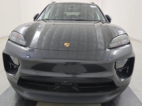 Used 2022 Porsche Macan AWD/4WD image 4