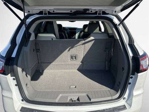 Used 2017 Chevrolet Traverse LT image 8
