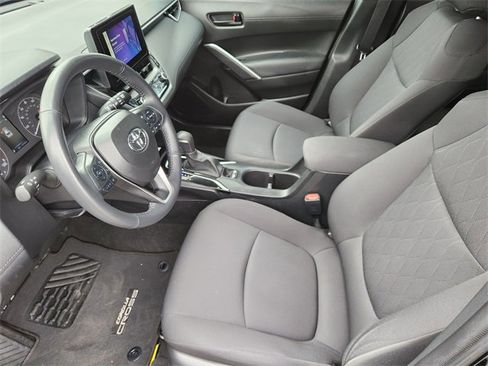 Used 2023 Toyota Corolla Cross LE image 9