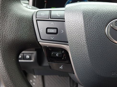 Used 2025 Toyota Camry LE FWD image 21