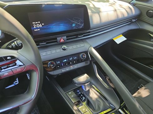 New 2025 Hyundai Elantra SEL image 20