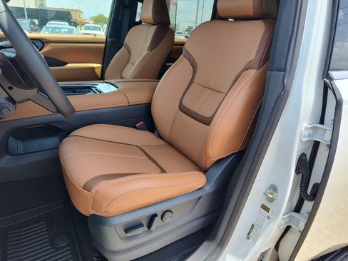 New 2026 Nissan Armada SL w/ Captain's Chari Seat Package RWD image 7
