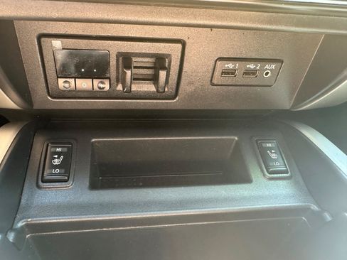 Used 2019 Nissan Titan SV w/ SV Convenience Package AWD/4WD image 17