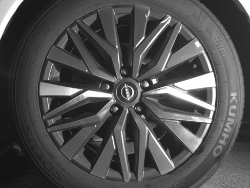 Used 2025 Nissan Altima 2.5 SV FWD image 14