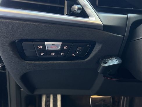 Used 2025 BMW M2 w/ Lighting Package image 19