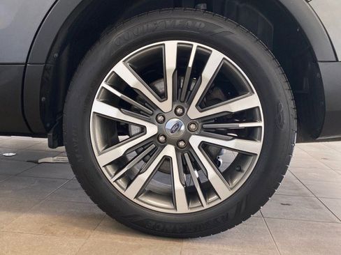 Used 2019 Ford Explorer Platinum image 27