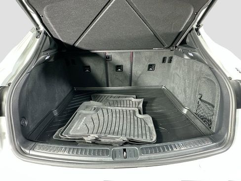 Certified 2024 Porsche Macan AWD/4WD image 28