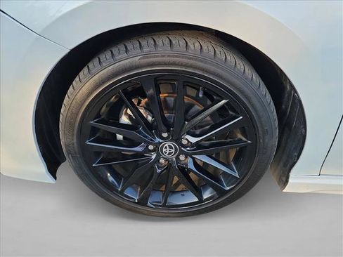 Used 2022 Toyota Camry XSE FWD image 9