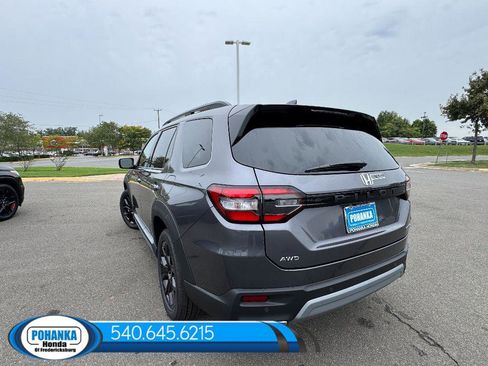 New 2025 Honda Pilot Touring image 3