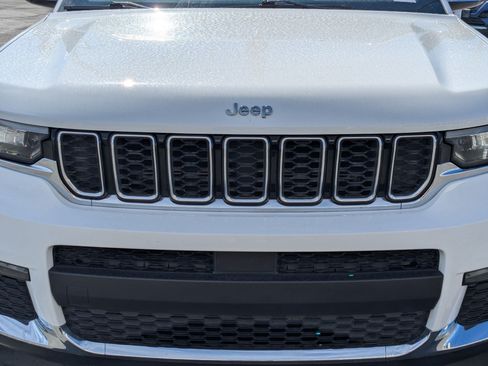 Used 2023 Jeep Grand Cherokee L Limited w/ Trailer Tow Group (B) AWD/4WD image 10