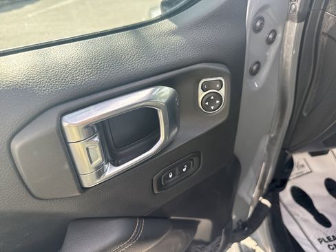 Used 2023 Jeep Wrangler Unlimited Sahara image 16