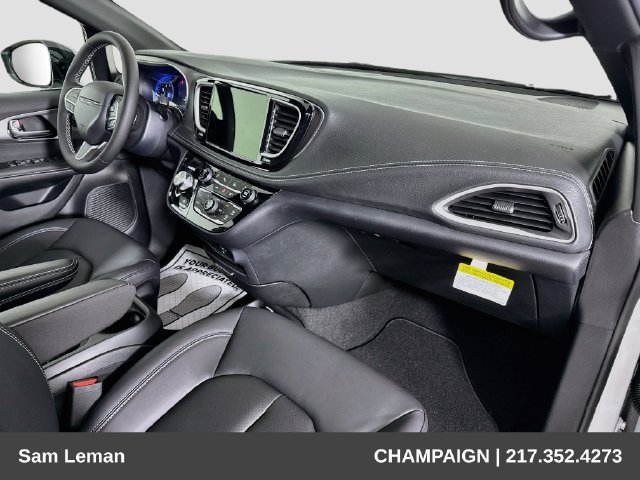 New 2027 Chrysler Pacifica Select FWD image 29