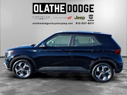 Used 2022 Hyundai Venue SEL image 3