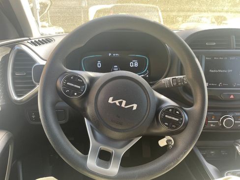 Used 2025 Kia Soul LX w/ LX Technology Package image 25