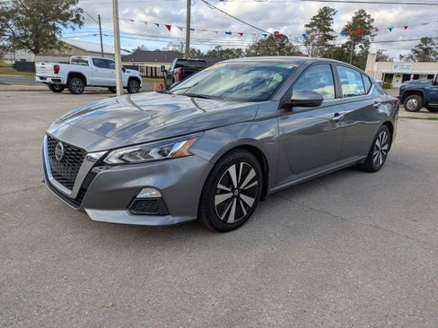 Used 2021 Nissan Altima 2.5 SV w/ SV Premium Package image 9