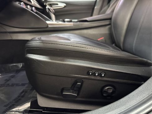 Used 2019 Alfa Romeo Giulia Ti RWD image 17