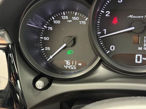 Certified 2025 Porsche Macan Turbo image 21