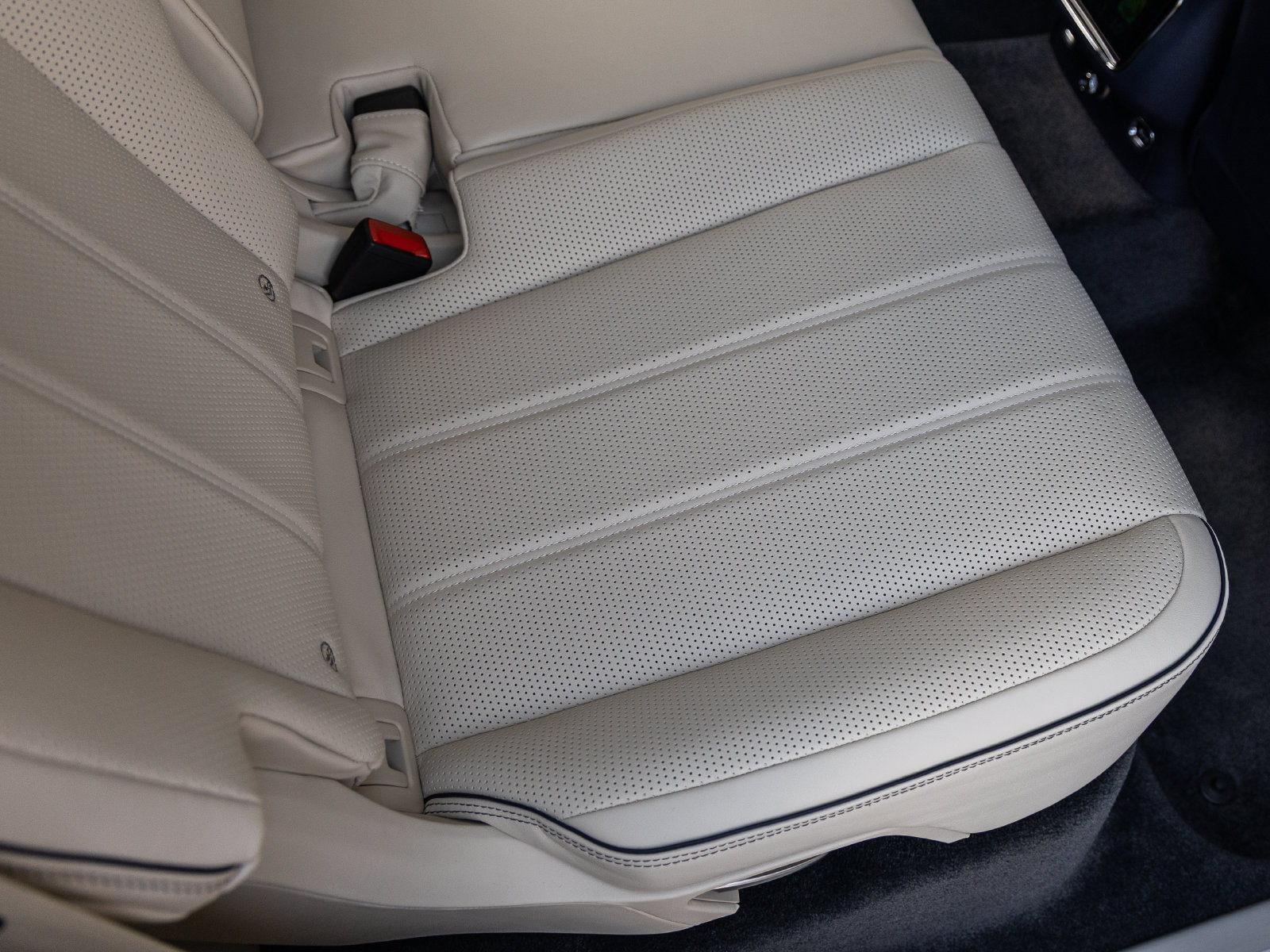 Used 2023 Bentley Bentayga AWD/4WD image 45