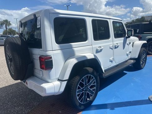 Used 2022 Jeep Wrangler Unlimited Sahara image 38