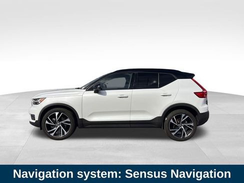 Used 2019 Volvo XC40 T4 R-Design image 2