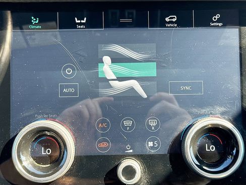 Used 2019 Land Rover Range Rover Velar R-Dynamic SE AWD/4WD image 17