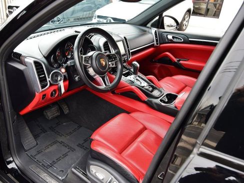 Used 2016 Porsche Cayenne image 16