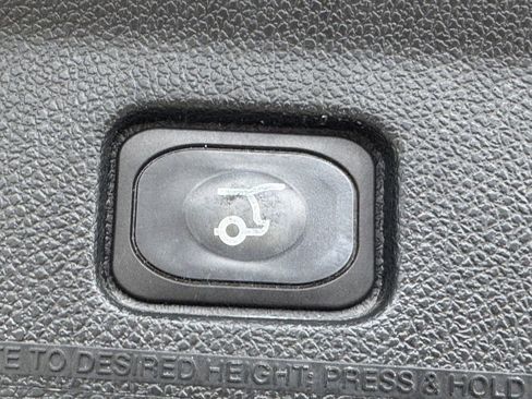 Used 2018 Ford Explorer Platinum image 35