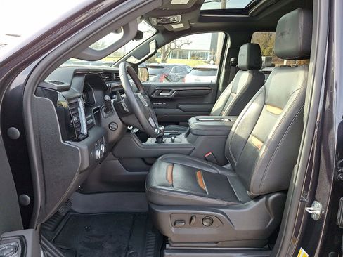 Certified 2022 GMC Sierra 1500 AT4 w/ AT4 Premium Package image 11