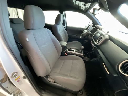 Certified 2019 Toyota Tacoma TRD Off-Road w/ Technology Package AWD/4WD image 24