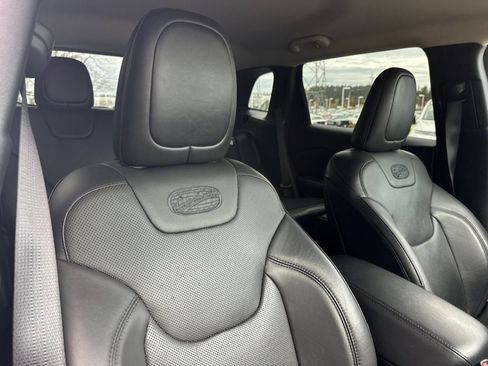 Used 2018 Jeep Cherokee Overland image 16