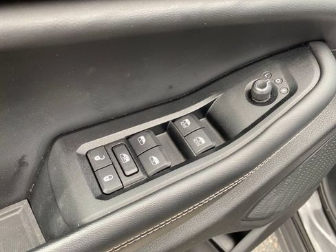 Used 2023 Jeep Grand Cherokee Laredo AWD/4WD image 17