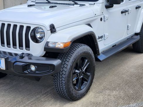 Used 2021 Jeep Wrangler Unlimited Sahara AWD/4WD image 12