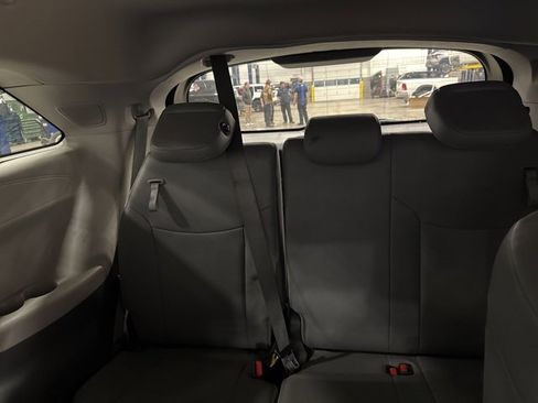 Used 2024 Toyota Sienna Limited image 39