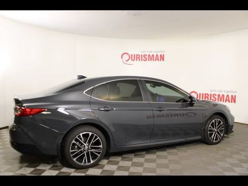 Used 2025 Toyota Camry XLE w/ Premium Plus Package AWD/4WD image 9