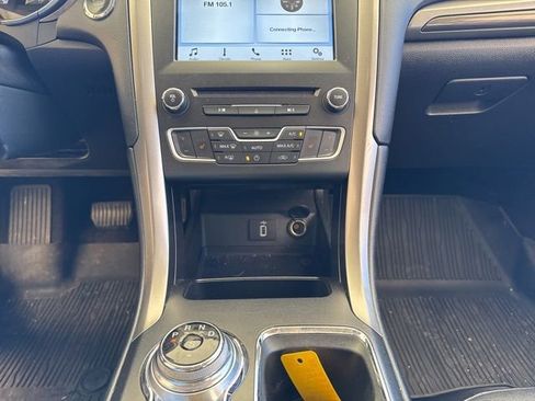 Used 2017 Ford Fusion SE w/ Fusion SE Technology Package AWD/4WD image 11