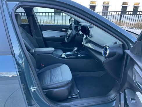 Used 2025 Chevrolet Trax LT image 39