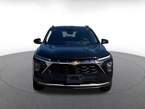 Used 2025 Chevrolet Trax LT w/ LT Convenience Package FWD image 4