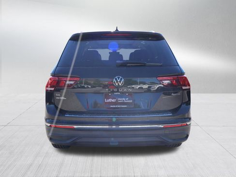 Used 2022 Volkswagen Tiguan SE w/ Panoramic Sunroof Package AWD/4WD image 6