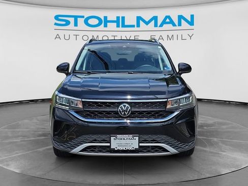 Certified 2023 Volkswagen Taos SE w/ Panoramic Sunroof Package FWD image 2