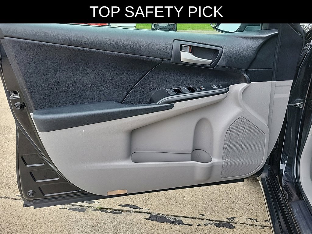Used 2012 Toyota Camry LE FWD image 17