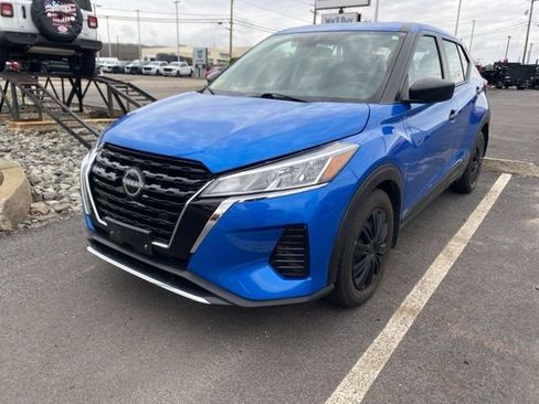 Used 2023 Nissan Kicks S image 1