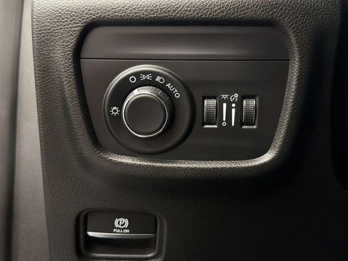 Used 2025 Jeep Grand Cherokee L Altitude AWD/4WD image 27