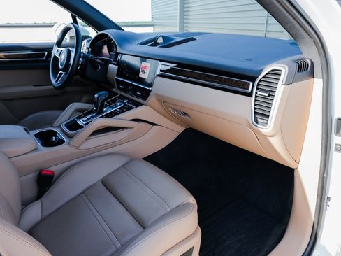 Certified 2023 Porsche Cayenne image 27