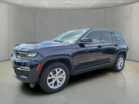 Used 2024 Jeep Grand Cherokee Limited AWD/4WD image 9