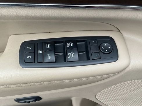 Used 2017 Jeep Grand Cherokee Limited image 25