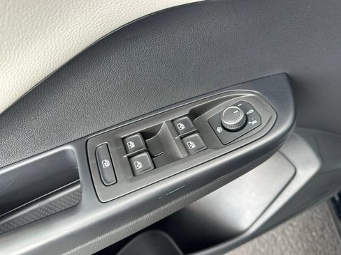 Certified 2025 Volkswagen Taos S AWD/4WD image 18
