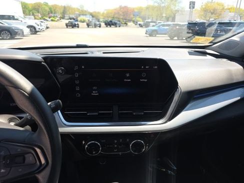 Used 2024 Chevrolet Trax LT FWD image 21